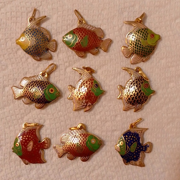 New Vintage lot of 9 Cloisonne Fish Pendants Various sizes/colours - Picture 1 of 8